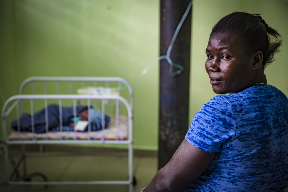 A Haitian woman and her infant receive care at Hospital Ramon Matias Mella in the DR. (Photo: © 2018 European Union licensed under CC BY-NC-ND 2.0)    