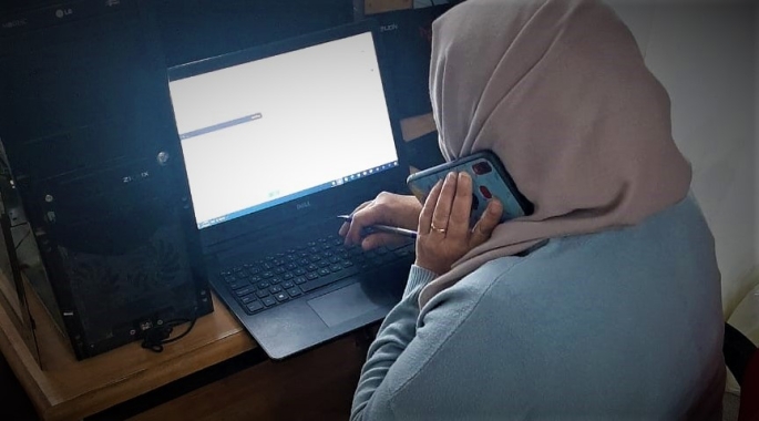 Photo of call center nurse in front of laptop