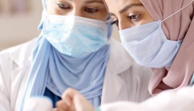 Image of two Jordanian health workers wearing masks